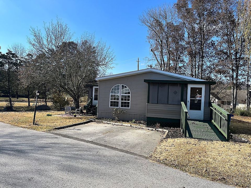 2 screened porches & ramp