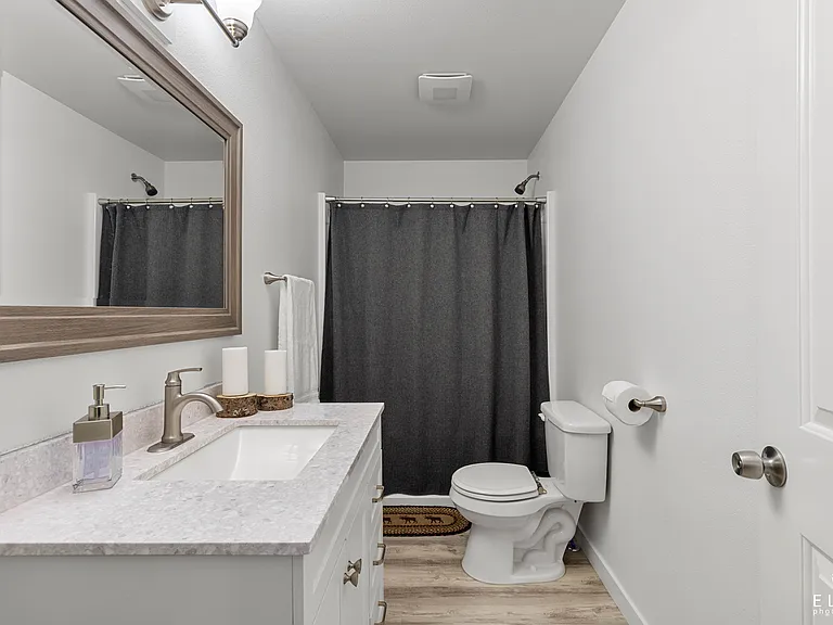 9052 W John St — Photo 20