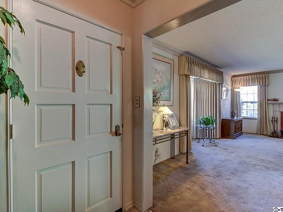 3rd image of 636 W Hermosa Dr
