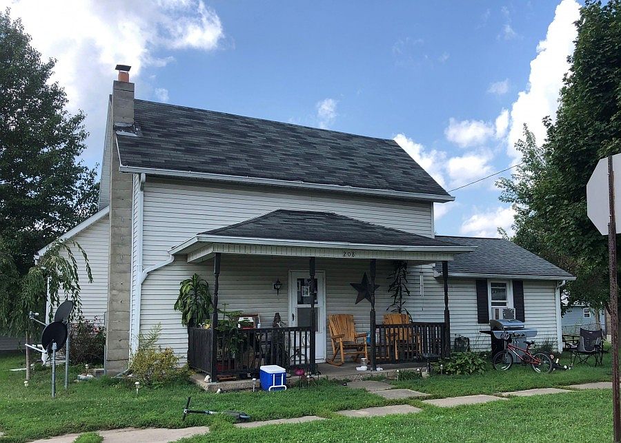 2nd image of 208 Tupper St