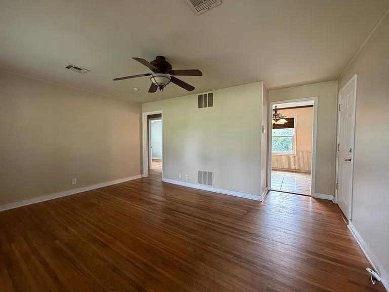 3820 S Detroit Ave — Photo 2