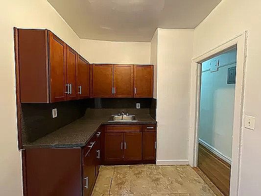 4th image of 240 E 18th St APT 3H