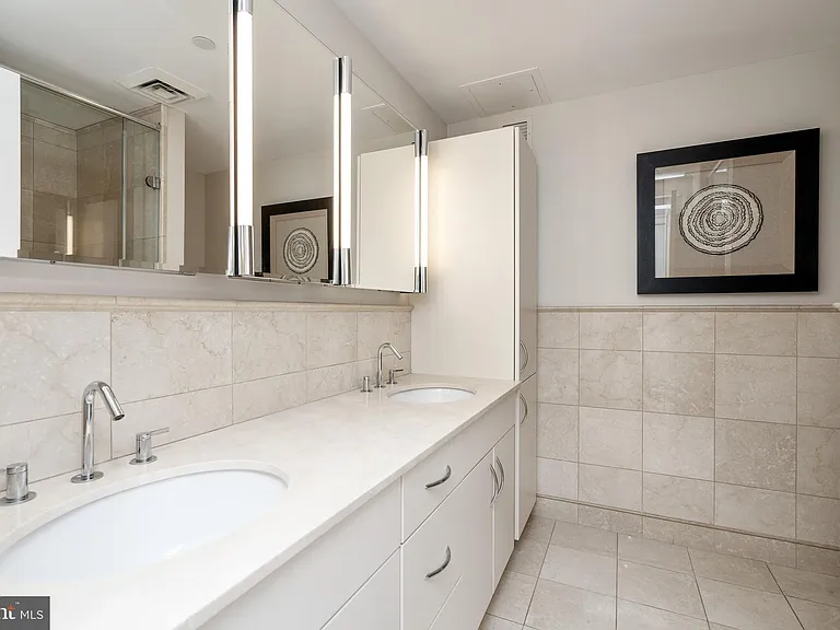 219 S 18th St #29-709 — Photo 17