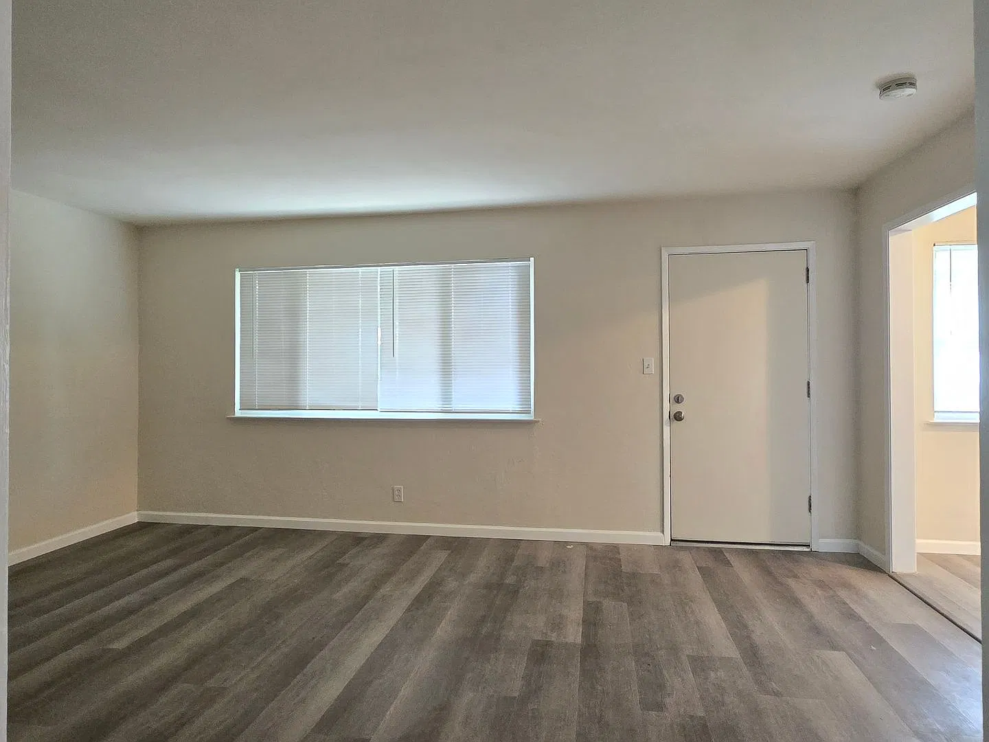 Country Club Garden Apartments — Photo 3