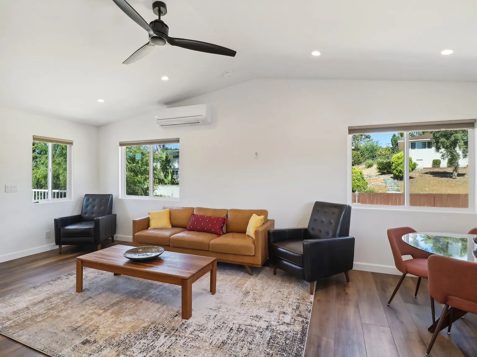2 bed, 1200 sqft, $3,495 — Photo 2