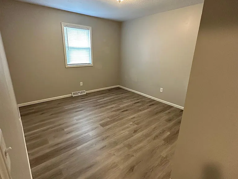 812 Wix Ln — Photo 9