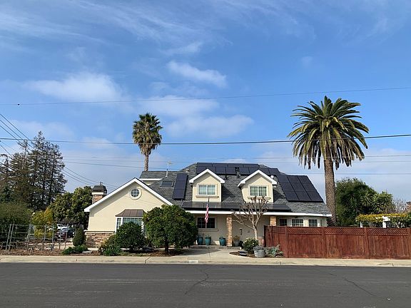 Front of house, note 34 Solar panels can cover 100% of the electrical bill. Landlord also covering garbage service, gardener and pool service.