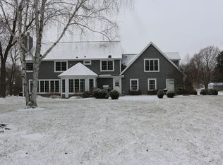 2520 Nagawicka Rd, Hartland, WI 53029