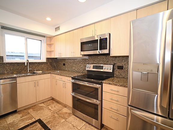 4th image of 9465 Bay Colony Dr APT 3S