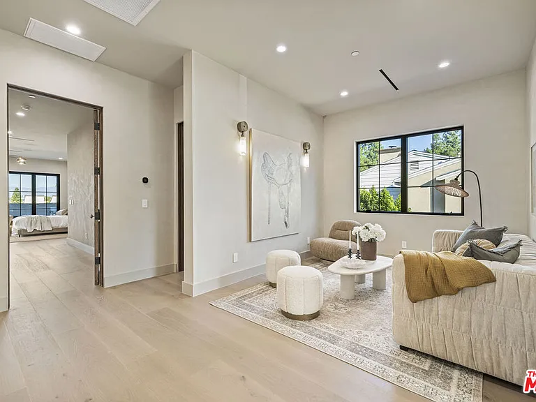 14273 Greenleaf St — Photo 33