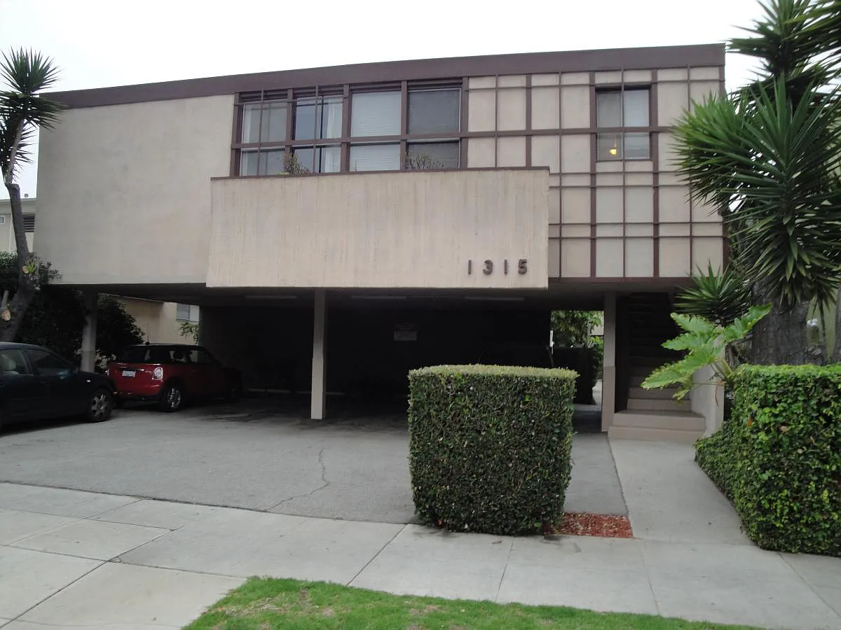 1 bed, 725 sqft, $2,395 — Photo 1