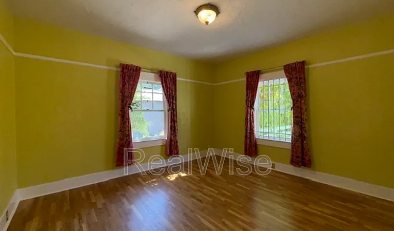 837 SE Blakeley Ave — Photo 26