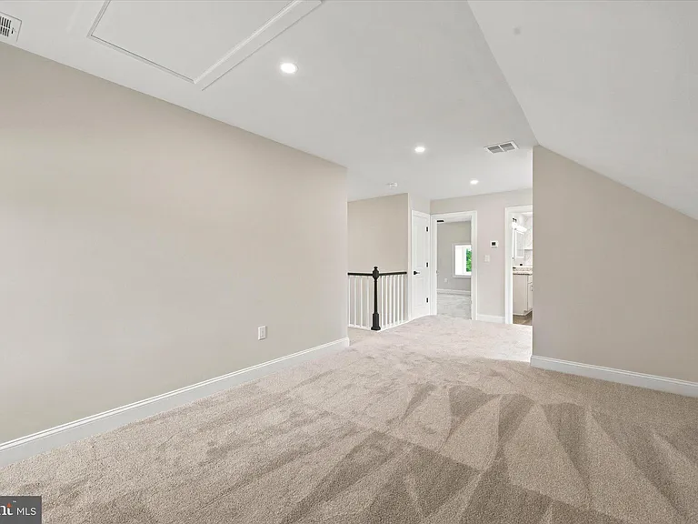 1512 Naamans Creek Rd — Photo 34