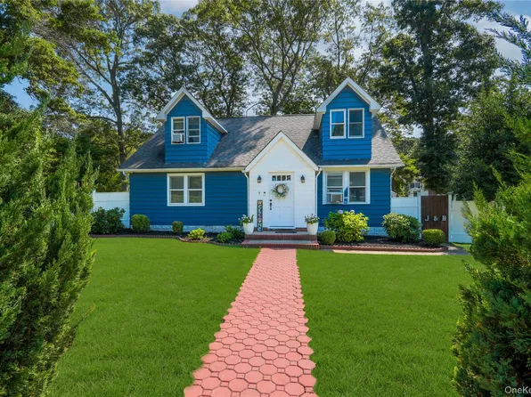 7 Hazel Street, Rocky Point, NY 11778