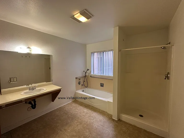 11508 Moorpark St #B — Photo 5