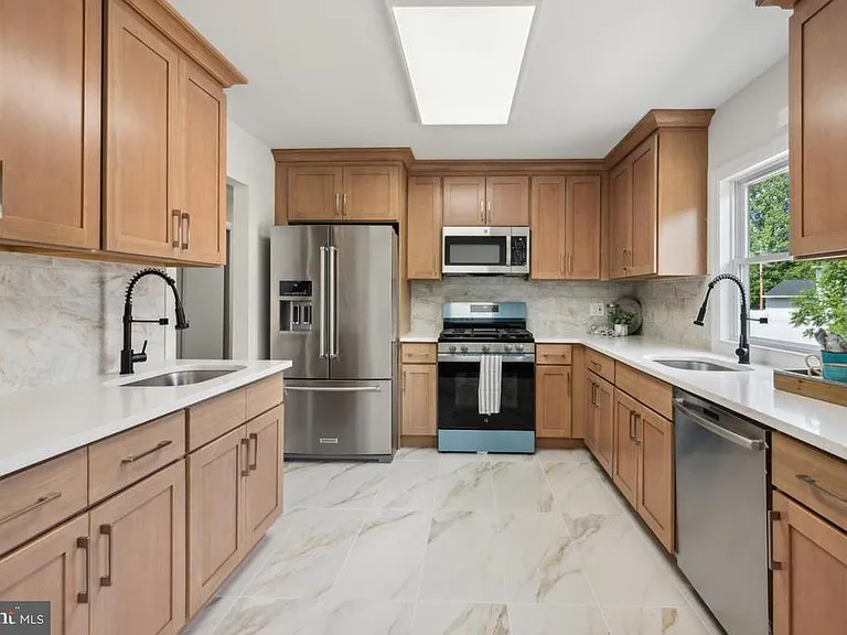 747 Hedy Ave — Photo 8