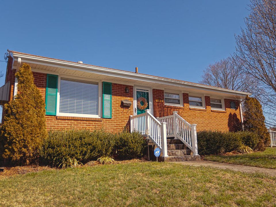 1st image of 102 Trinkle Ave NE