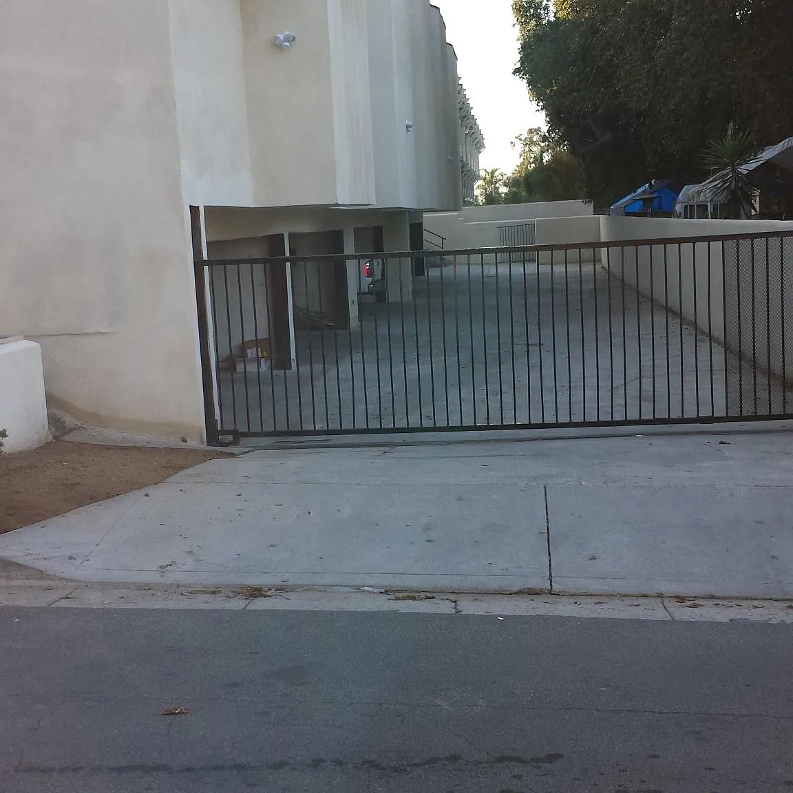 2 bed, 1.5 bath, 1000 sqft, $2,450 — Photo 2