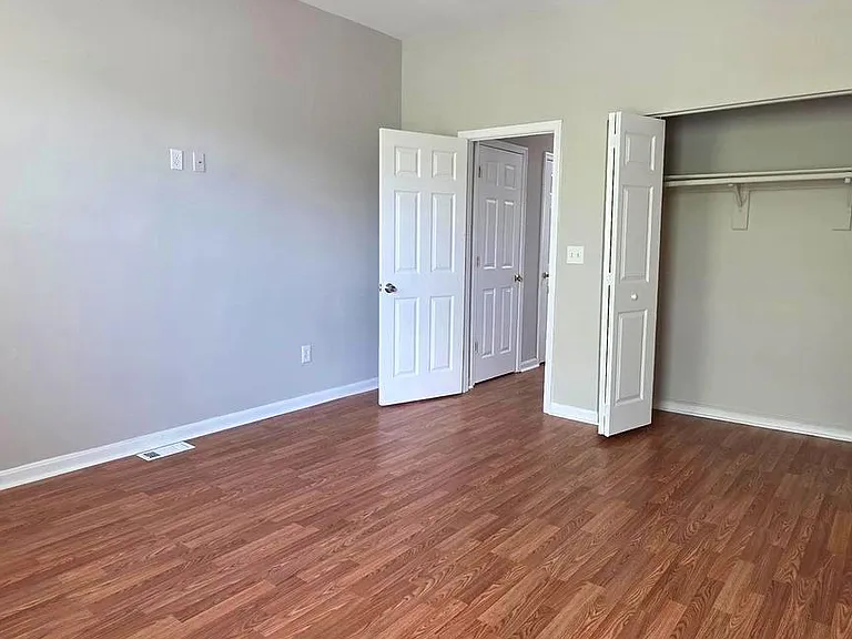539 N Luzerne Ave — Photo 16