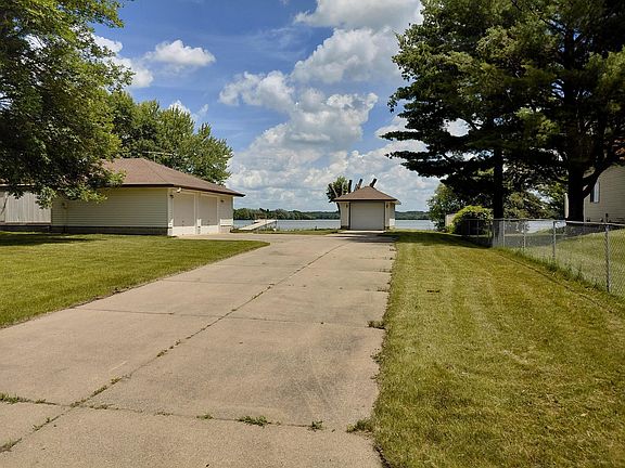 4th image of 10180 W Lake Rd