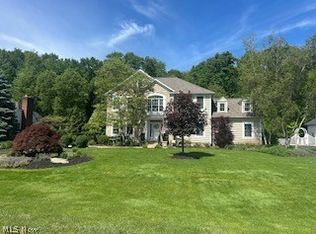 18310 Hearthstone Ln, Chagrin Falls, OH 44023