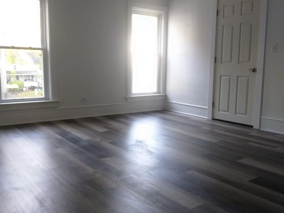 1st image of 1516 1/2 Broadway Ave NW