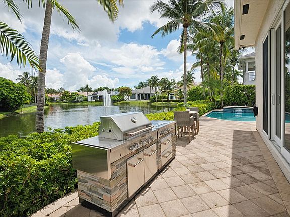 3rd image of 10821 Blue Palm Street