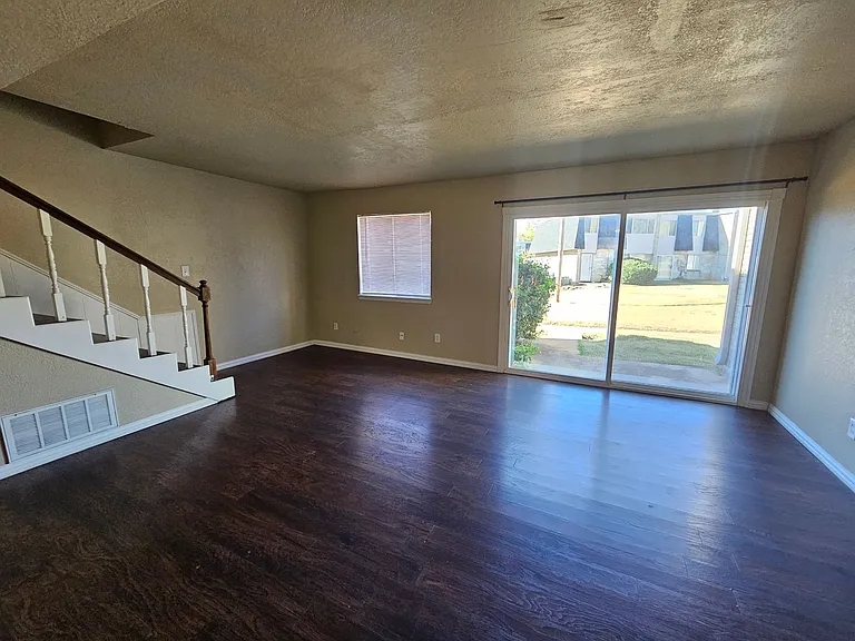 216 Justin Dr — Photo 3