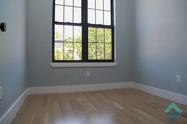 Rented by EXR | media 27