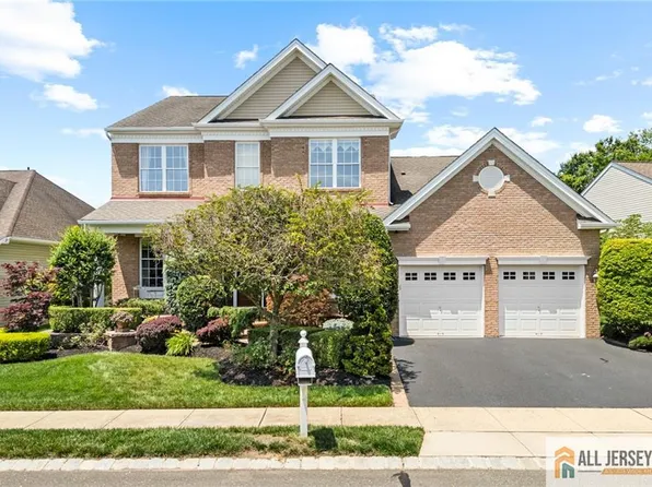 8 Tamarack Rd, Monroe Township, NJ 08831