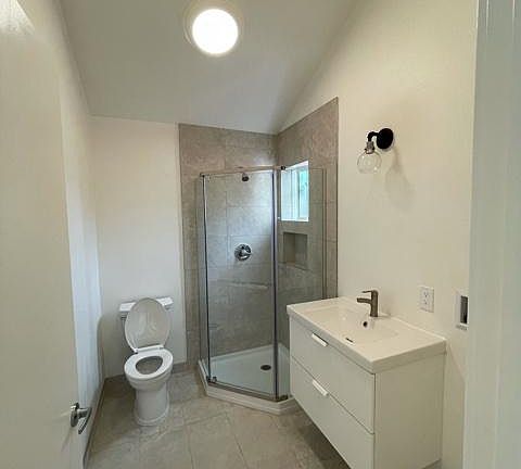3rd image of 2043 Warburton Ave