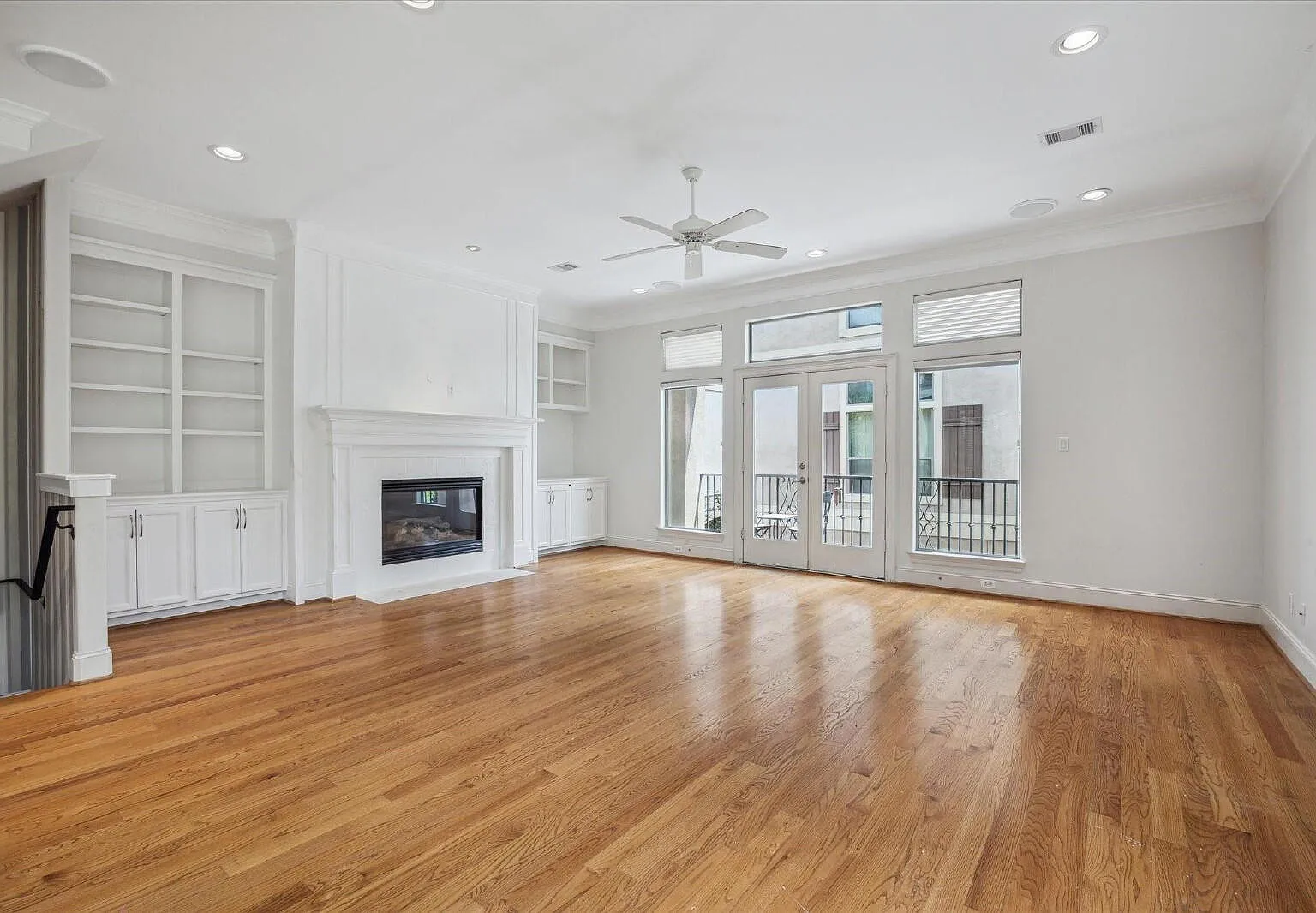 3 bed, 3.5 bath, 2509 sqft, $3,200 — Photo 4