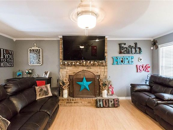 3rd image of 2926 College Cir