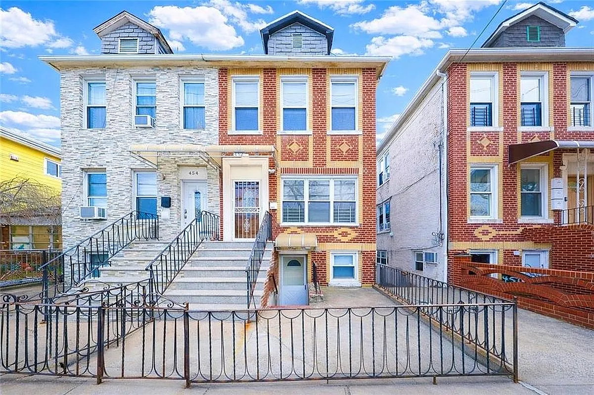 452 Avenue Y photo 1