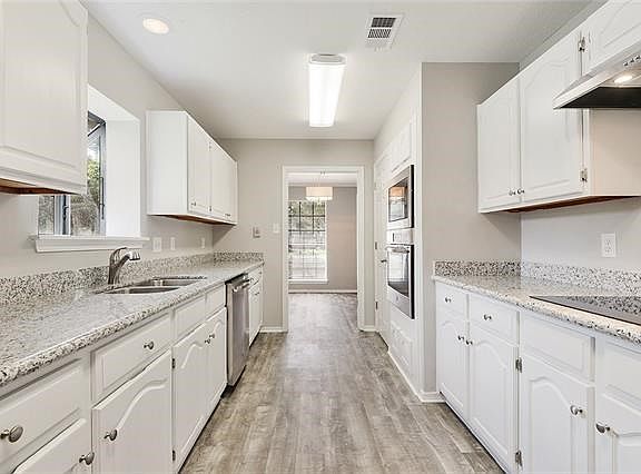 3rd image of 201 Goldenwood Dr