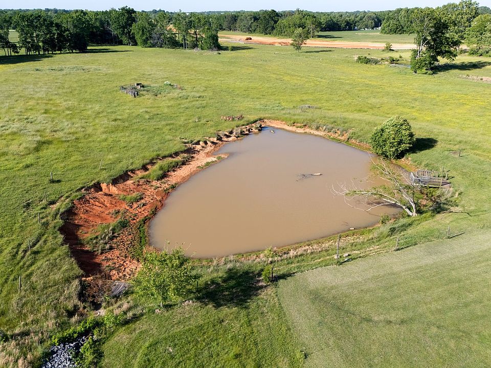 37th image of 134 N Harris Rd