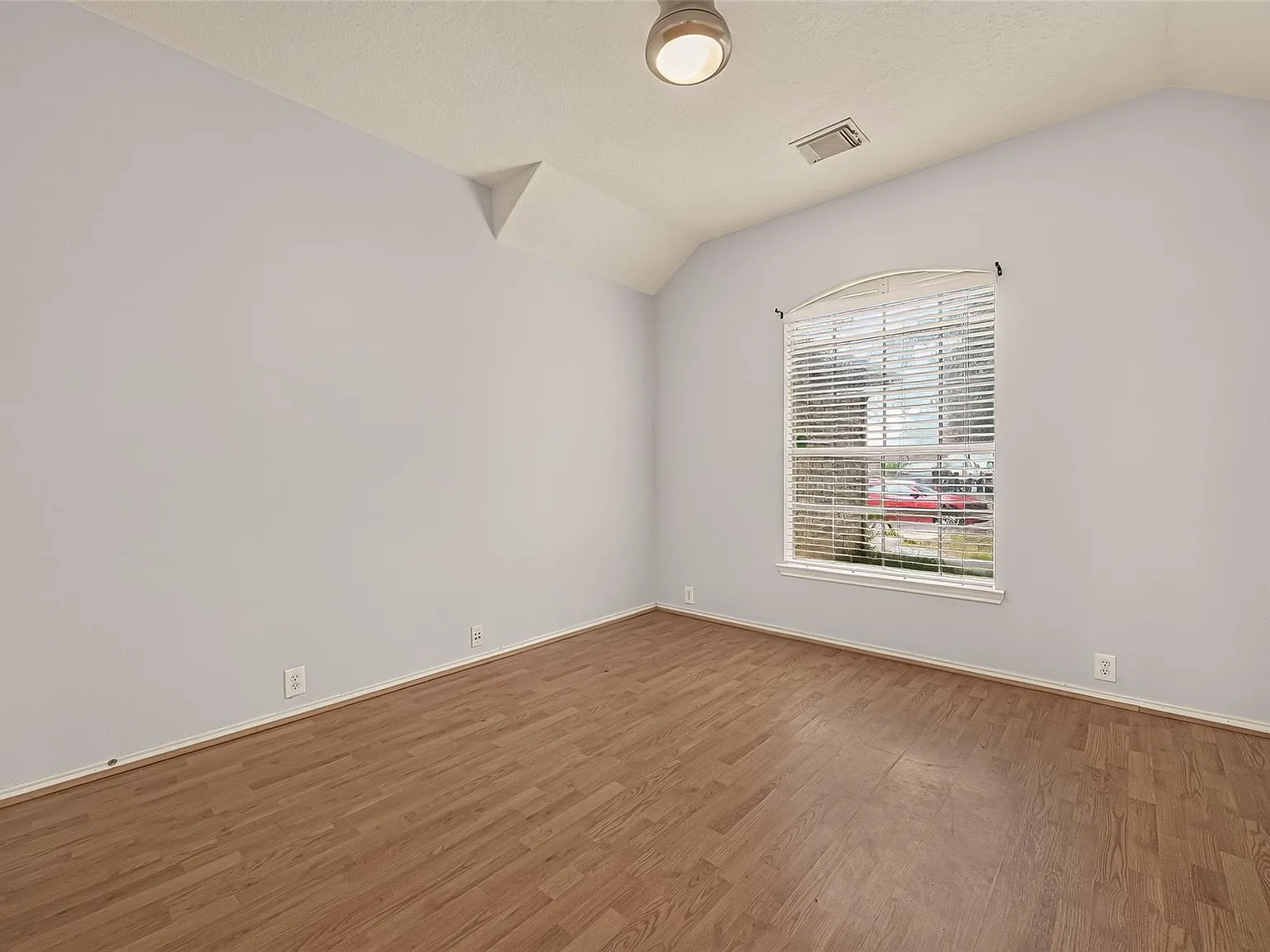 3 bed, 2.0 bath, 1997 sqft, $2,300 — Photo 4