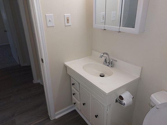 5th image of 7445 Elbridge Ln