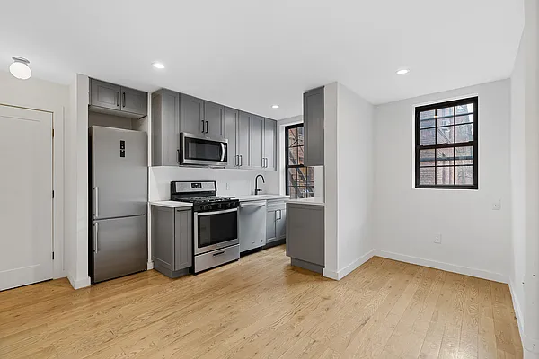 Rented by REAL New York | media 3