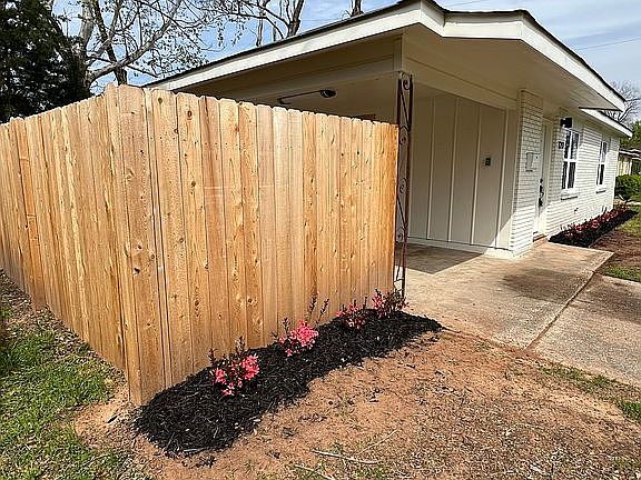 2nd image of 1217 Gladiolus St