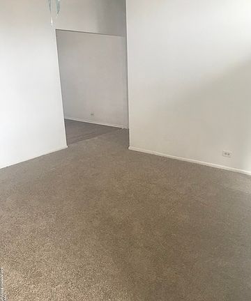 2nd image of 811 Weizmann St