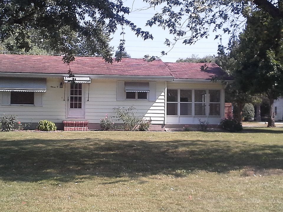 2nd image of 1104 2nd St