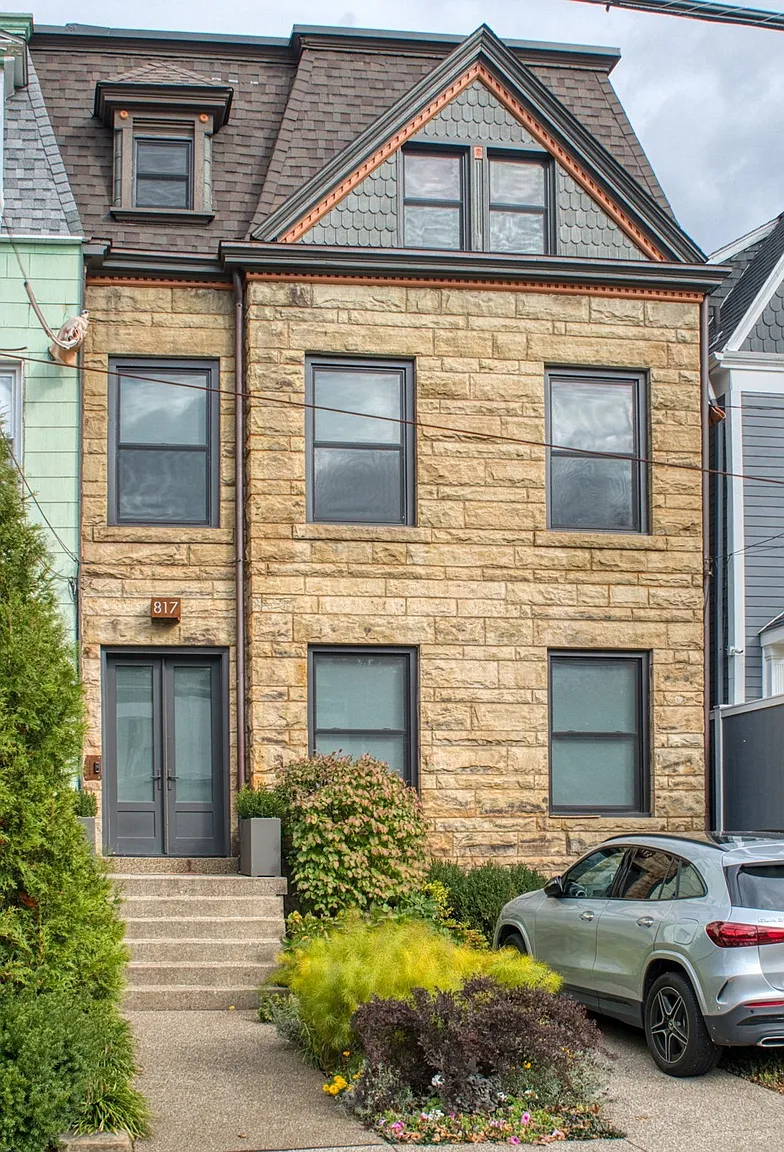 817 Saint James St photo 1
