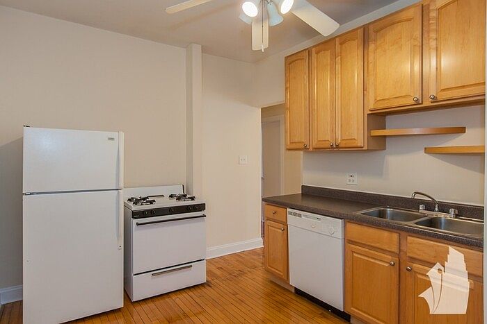 1st image of 859 W Cornelia Ave APT 3N