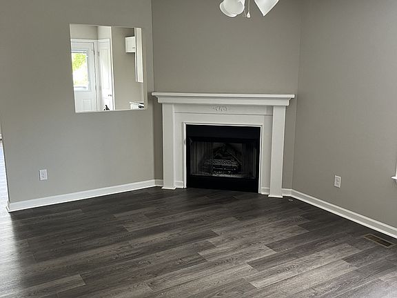 3rd image of 713 Shandale Dr