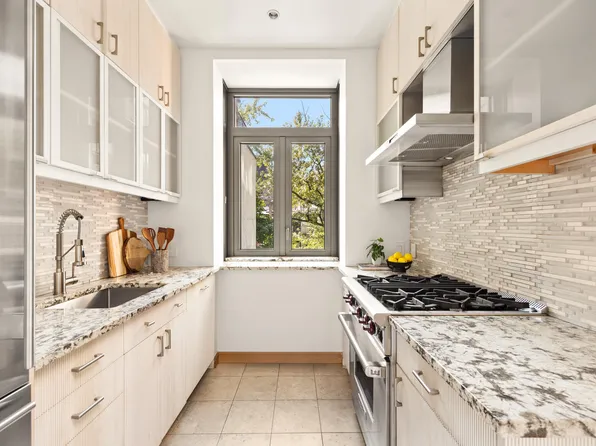 132 East 30th Street image 5 of 15