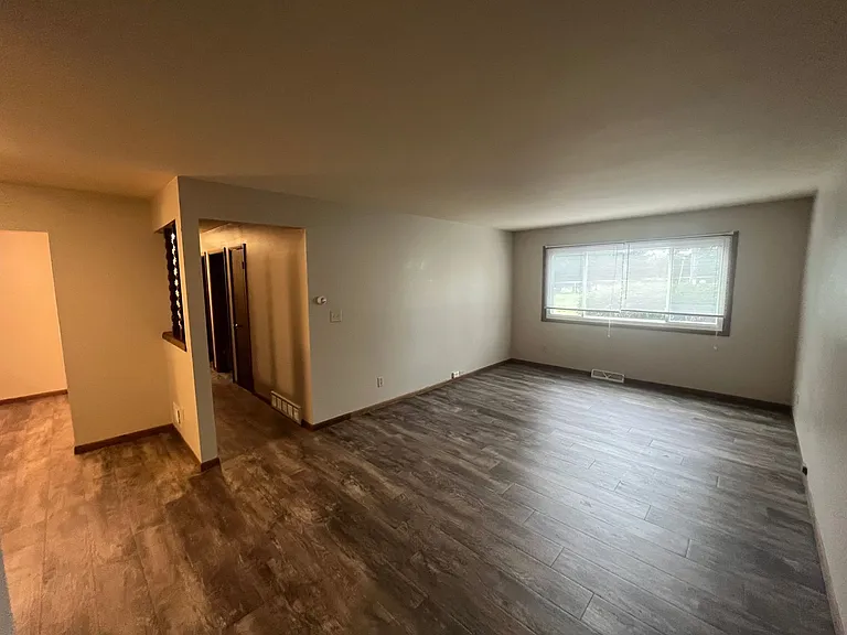 N114W15556 Sylvan Cir — Photo 2