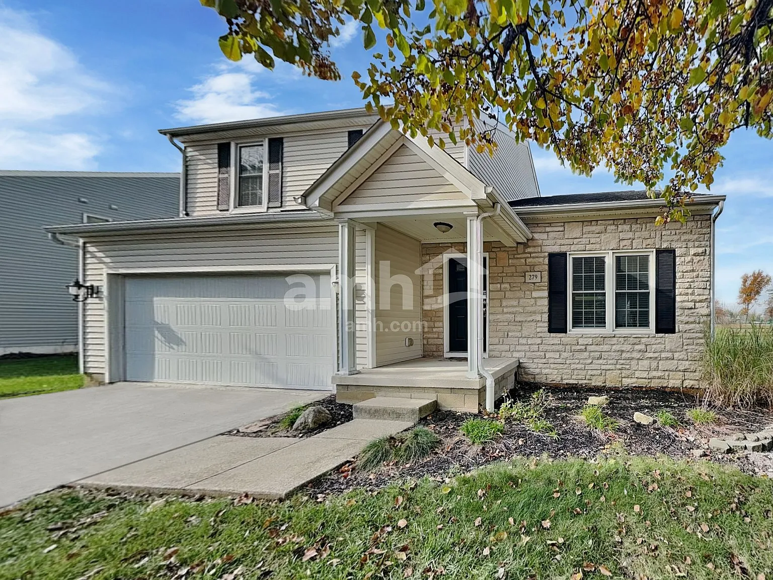 4 bed, 2.5 bath, 1962 sqft, $2,540 — Photo 1