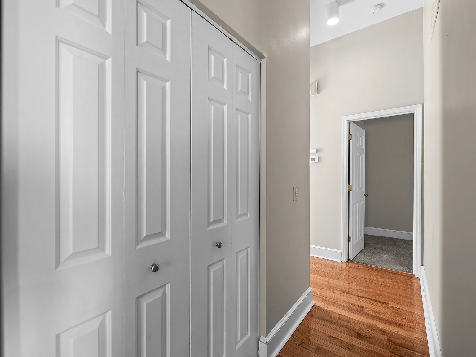 2 bed, 1200 sqft, $1,900 — Photo 2