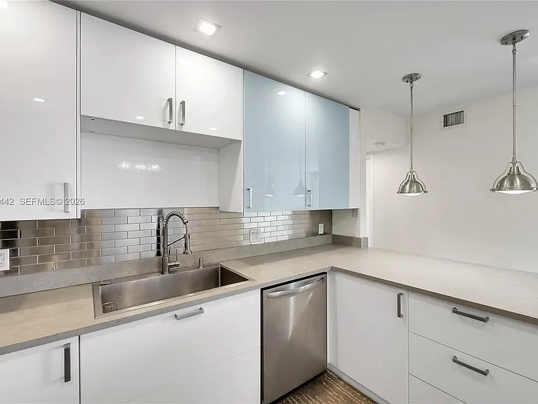 100 Bayview Dr #1008 — Photo 9